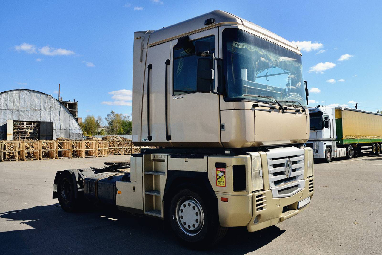 RENAULT Magnum 440 - Gjysmë-kamion: foto 1 RENAULT Magnum 440 - Gjysmë-kamion: foto 1