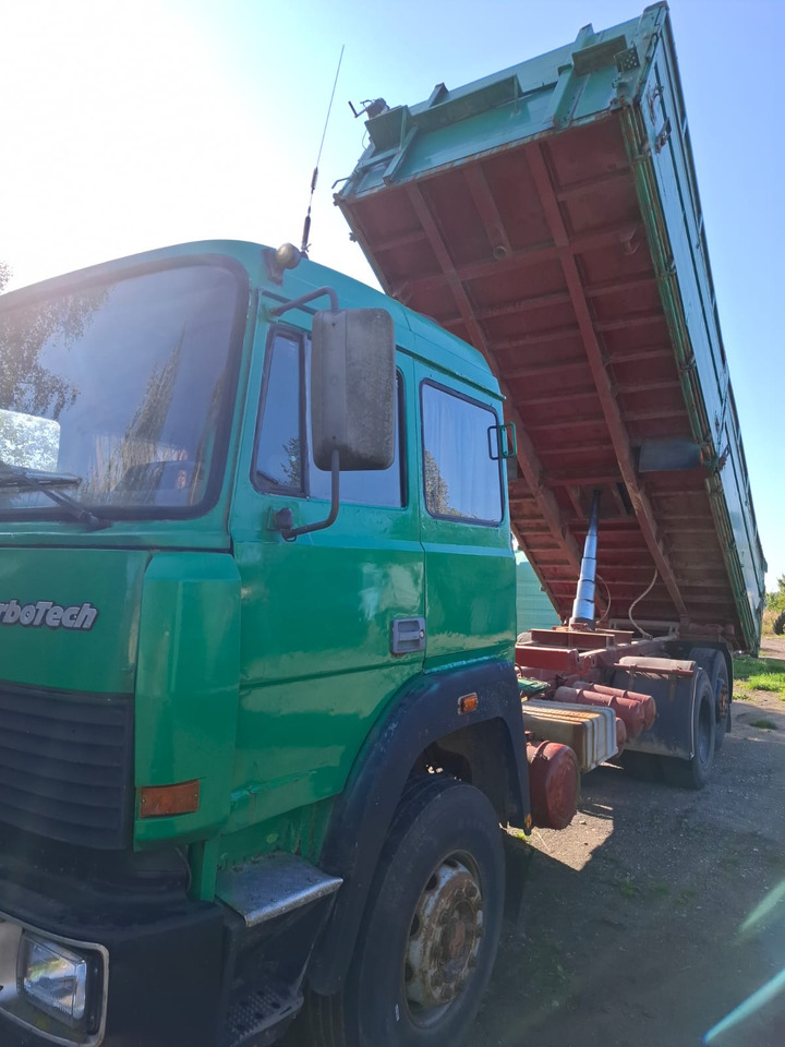 IVECO Turbostar - Kamion vetëshkarkues: foto 3 IVECO Turbostar - Kamion vetëshkarkues: foto 3