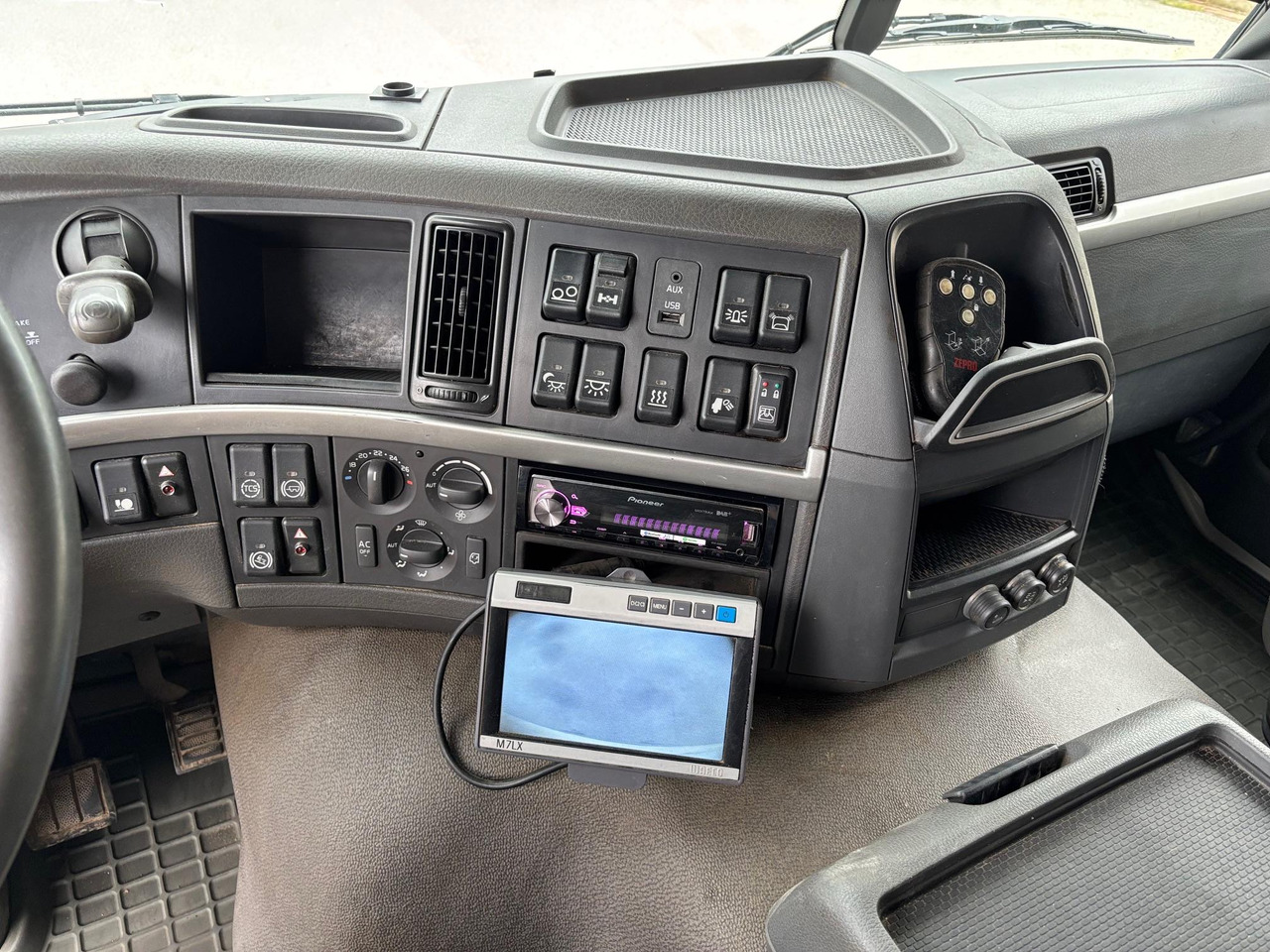 Kamioni VOLVO FM460: foto 18