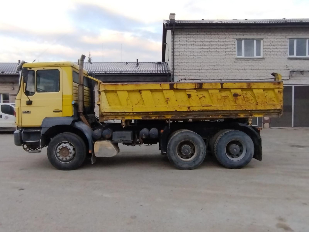 MAN 26.403 - Kamion vetëshkarkues: foto 5 MAN 26.403 - Kamion vetëshkarkues: foto 5