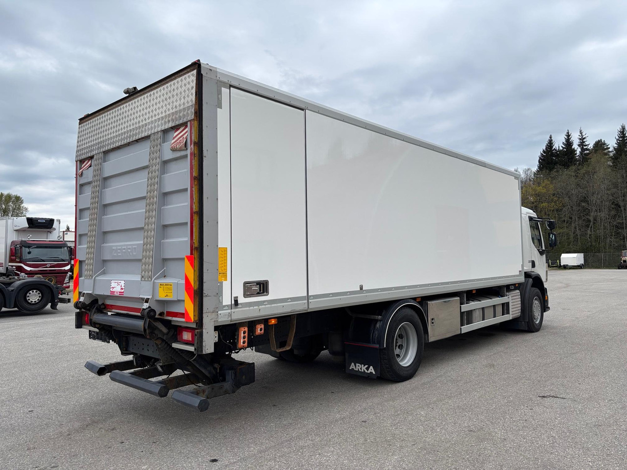 VOLVO FE320 - Kamion vagonetë: foto 4 VOLVO FE320 - Kamion vagonetë: foto 4
