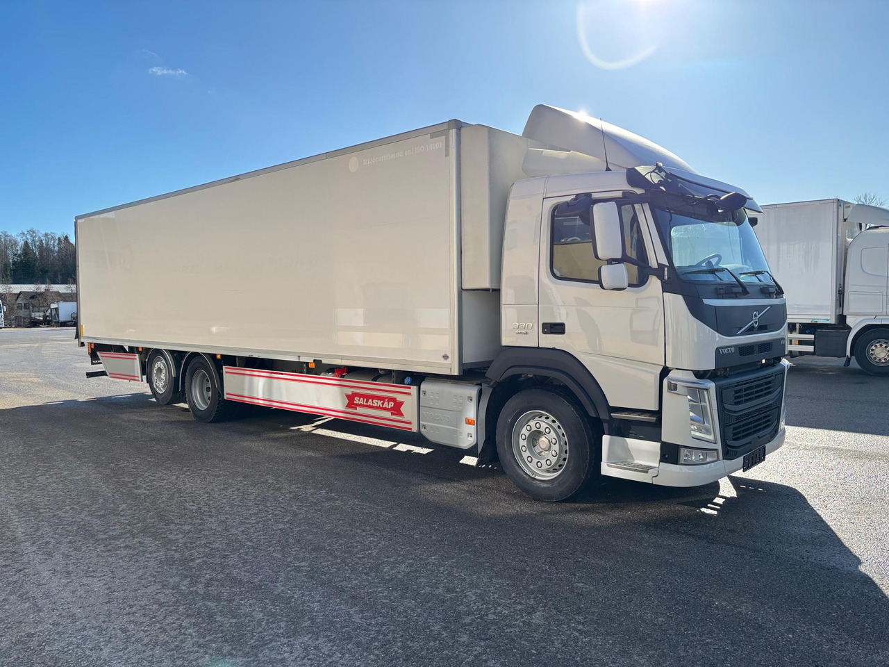 VOLVO FM330 - Kamion frigorifer: foto 1 VOLVO FM330 - Kamion frigorifer: foto 1