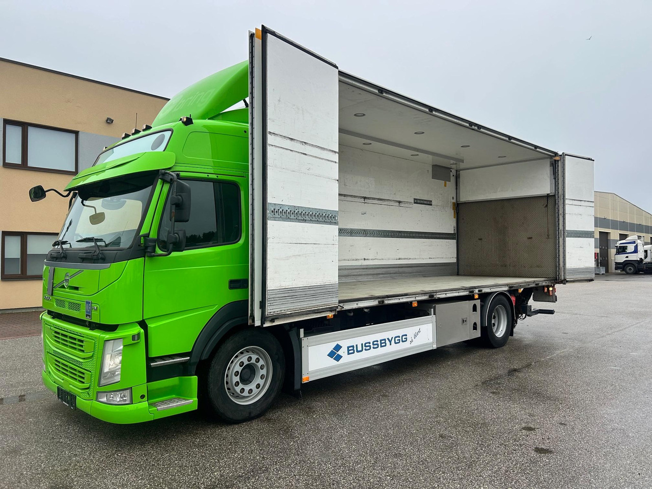 VOLVO FM330 - Kamion vagonetë: foto 3 VOLVO FM330 - Kamion vagonetë: foto 3