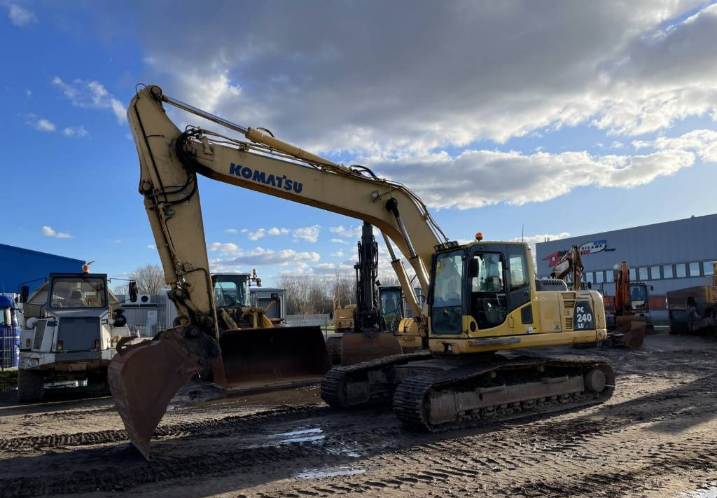 Komatsu PC 240LC-8 Hammerlines Klima 2 buckets - Ekskavator me zinxhirë: foto 3 Komatsu PC 240LC-8 Hammerlines Klima 2 buckets - Ekskavator me zinxhirë: foto 3
