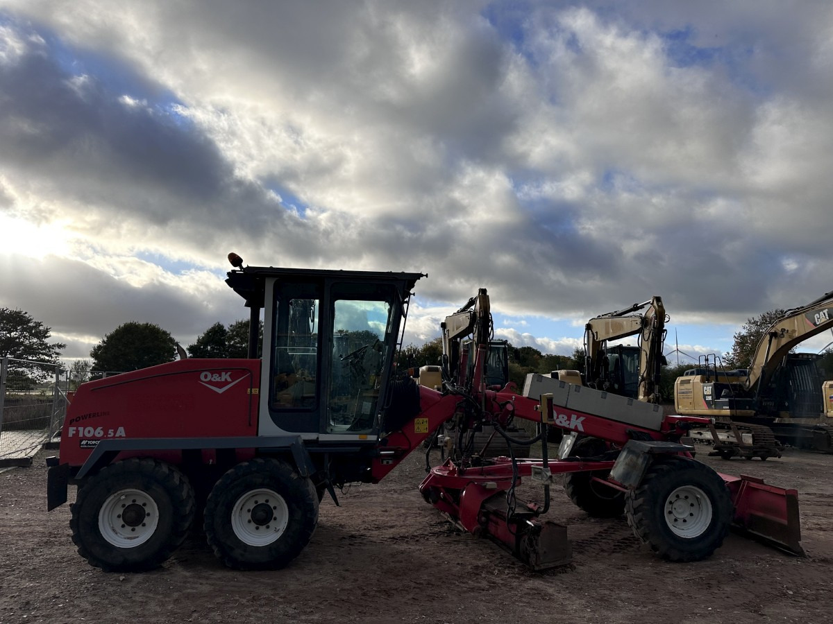 O&K F 106.5 - 6x6 Laser Topcon- Klima Cummins 6 Zyl. - Makinë niveluese: foto 2 O&K F 106.5 - 6x6 Laser Topcon- Klima Cummins 6 Zyl. - Makinë niveluese: foto 2