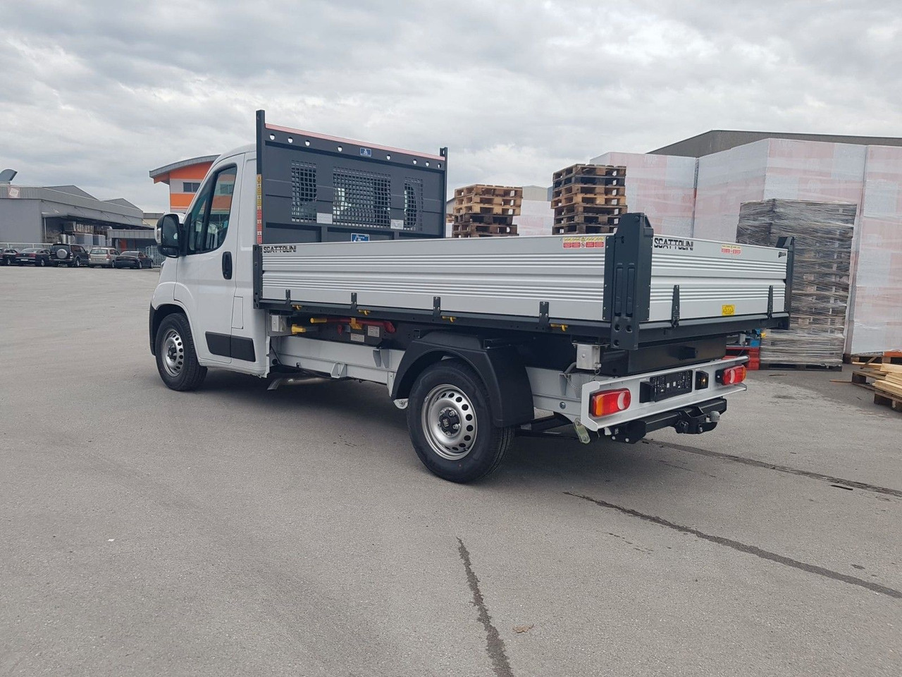 Fiat Ducato 35H L2H1 EKA 3-Seiten-Kipper 180 PS AHK - Kamioncine vetëshkarkuese: foto 5 Fiat Ducato 35H L2H1 EKA 3-Seiten-Kipper 180 PS AHK - Kamioncine vetëshkarkuese: foto 5