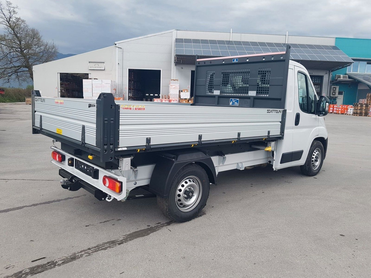 Fiat Ducato 35H L2H1 EKA 3-Seiten-Kipper 180 PS AHK - Kamioncine vetëshkarkuese: foto 4 Fiat Ducato 35H L2H1 EKA 3-Seiten-Kipper 180 PS AHK - Kamioncine vetëshkarkuese: foto 4