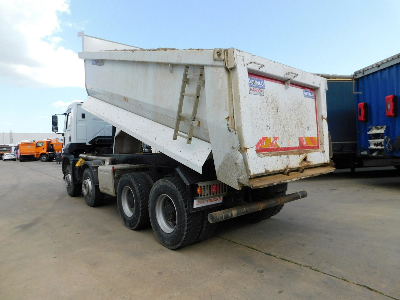 Ford 4142d 8x4 dcab e6 16s223 - Kamion vetëshkarkues: foto 4 Ford 4142d 8x4 dcab e6 16s223 - Kamion vetëshkarkues: foto 4
