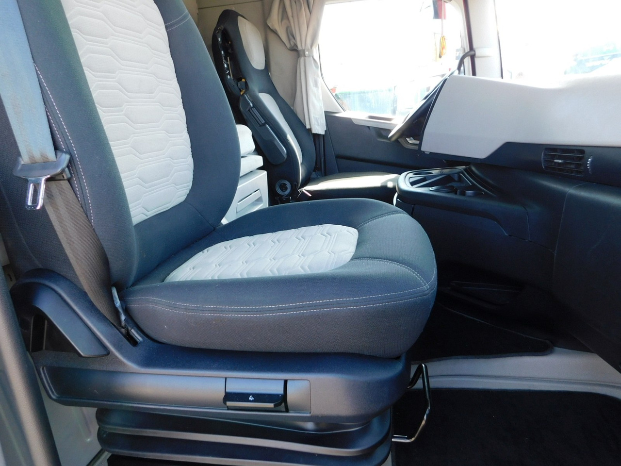 Ford F max ll 4x2 scab e6 12tx2620 - Gjysmë-kamion: foto 5 Ford F max ll 4x2 scab e6 12tx2620 - Gjysmë-kamion: foto 5