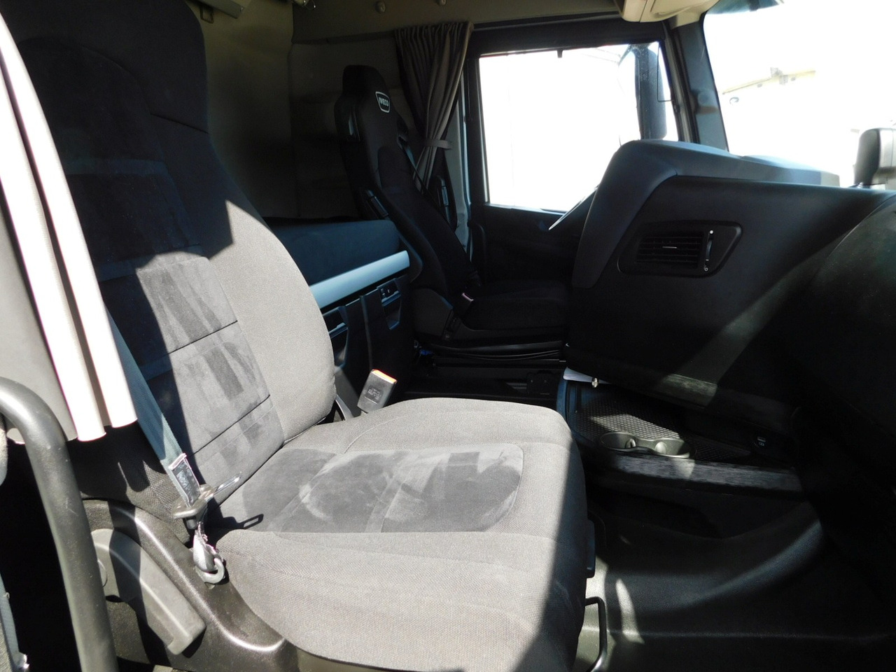 Iveco As440stfp lt - Gjysmë-kamion: foto 5 Iveco As440stfp lt - Gjysmë-kamion: foto 5