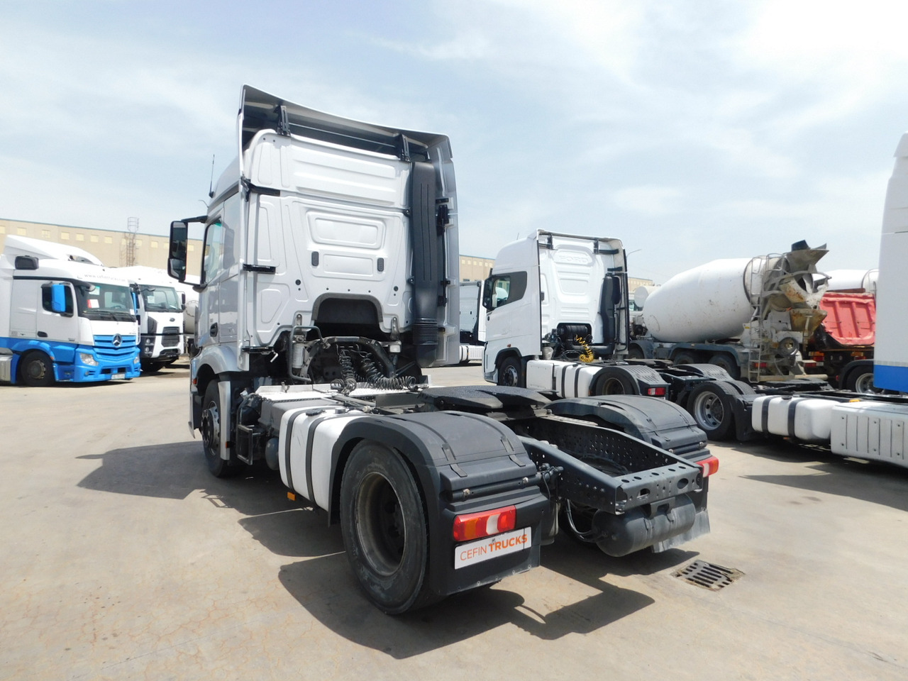 Mercedes Actros 1843 - Gjysmë-kamion: foto 4 Mercedes Actros 1843 - Gjysmë-kamion: foto 4