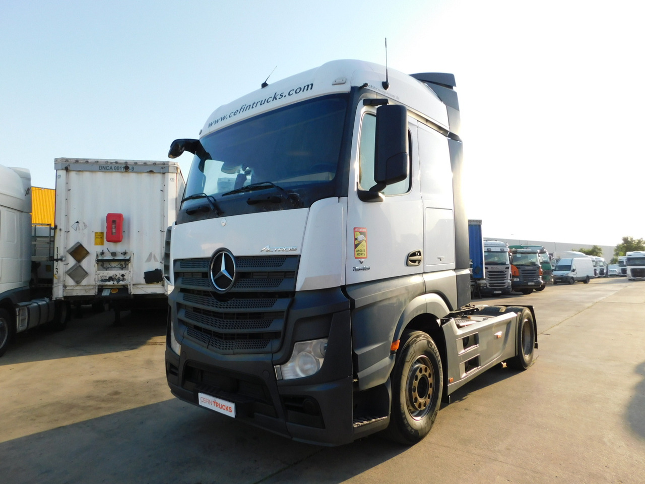Mercedes Actros - Gjysmë-kamion: foto 1 Mercedes Actros - Gjysmë-kamion: foto 1