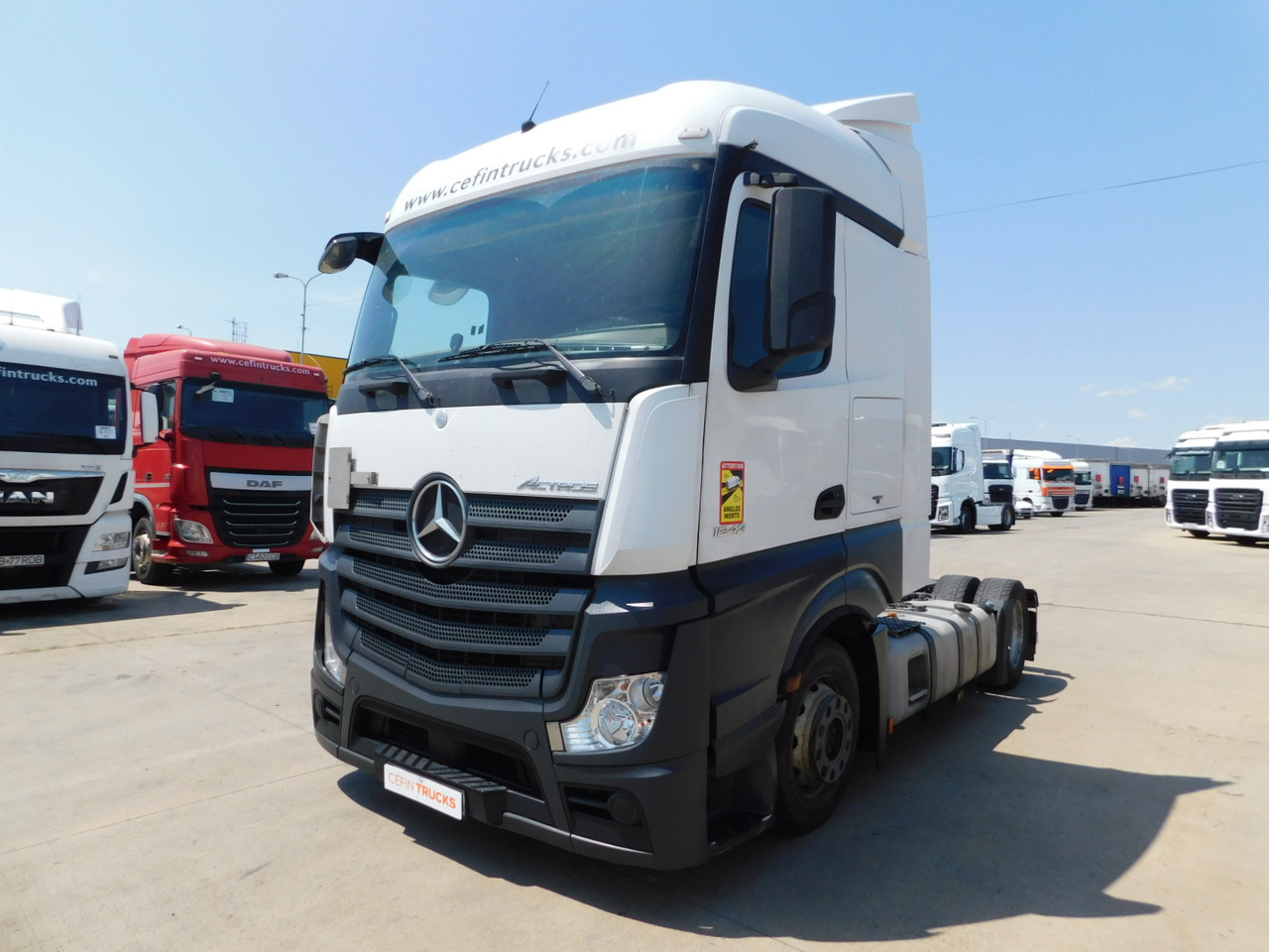 Mercedes Actros - Gjysmë-kamion: foto 1 Mercedes Actros - Gjysmë-kamion: foto 1