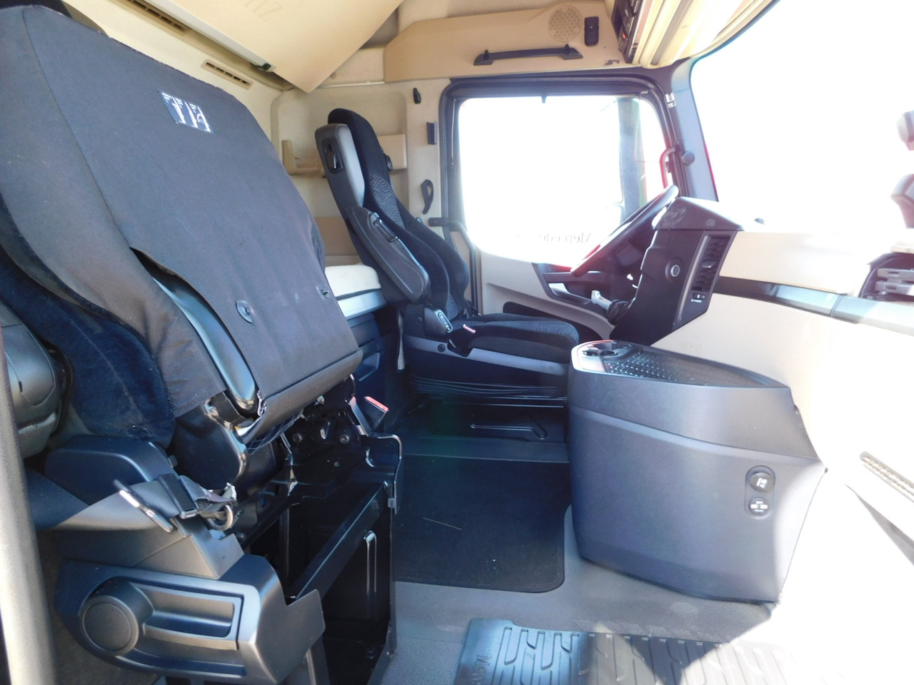 Mercedes Actros - Gjysmë-kamion: foto 5 Mercedes Actros - Gjysmë-kamion: foto 5