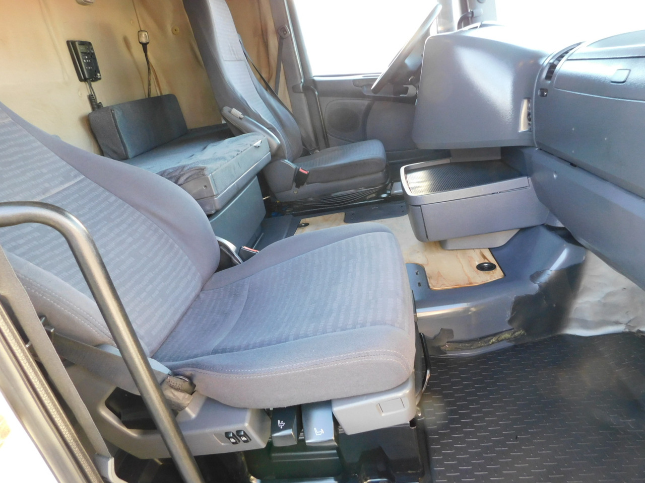 Scania R420 - Gjysmë-kamion: foto 5 Scania R420 - Gjysmë-kamion: foto 5