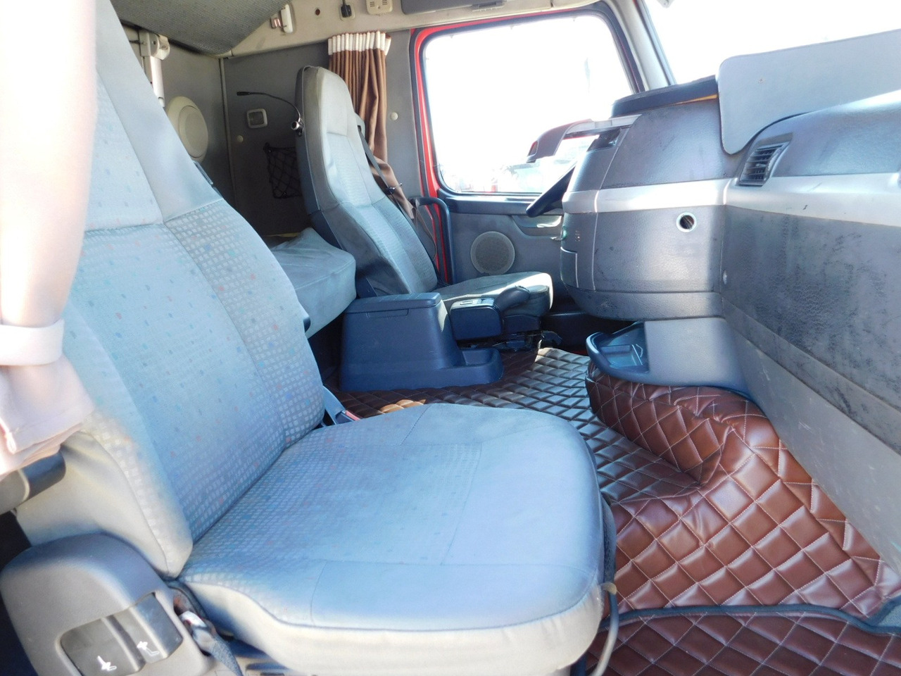 Volvo Fh 12 420 fh42 tb - Gjysmë-kamion: foto 5 Volvo Fh 12 420 fh42 tb - Gjysmë-kamion: foto 5