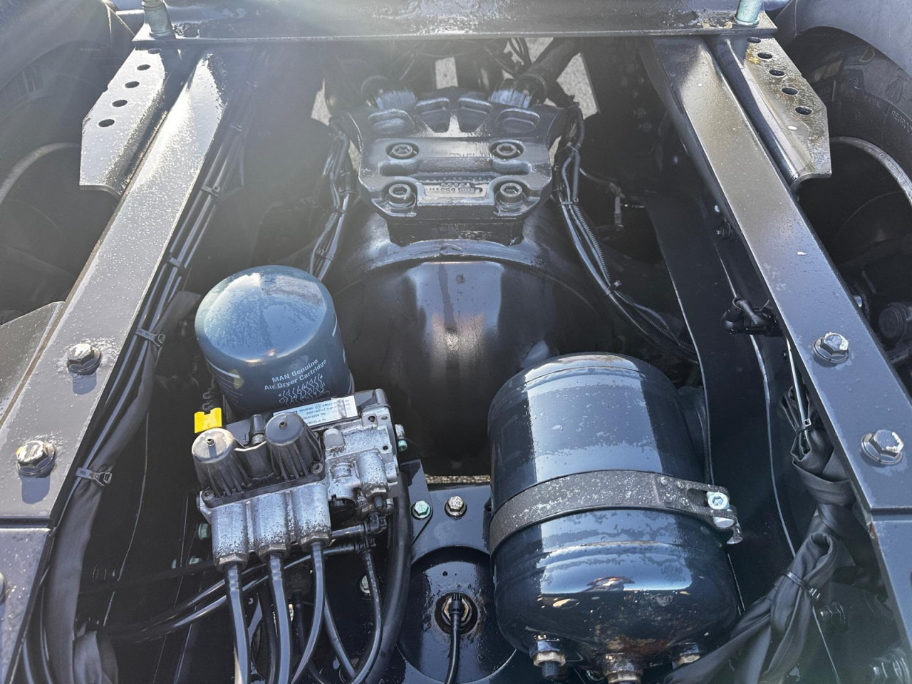 MAN MAN TGX 18.470 LL SA Euro6 Retarder Luftfeder ZV - Gjysmë-kamion: foto 4 MAN MAN TGX 18.470 LL SA Euro6 Retarder Luftfeder ZV - Gjysmë-kamion: foto 4