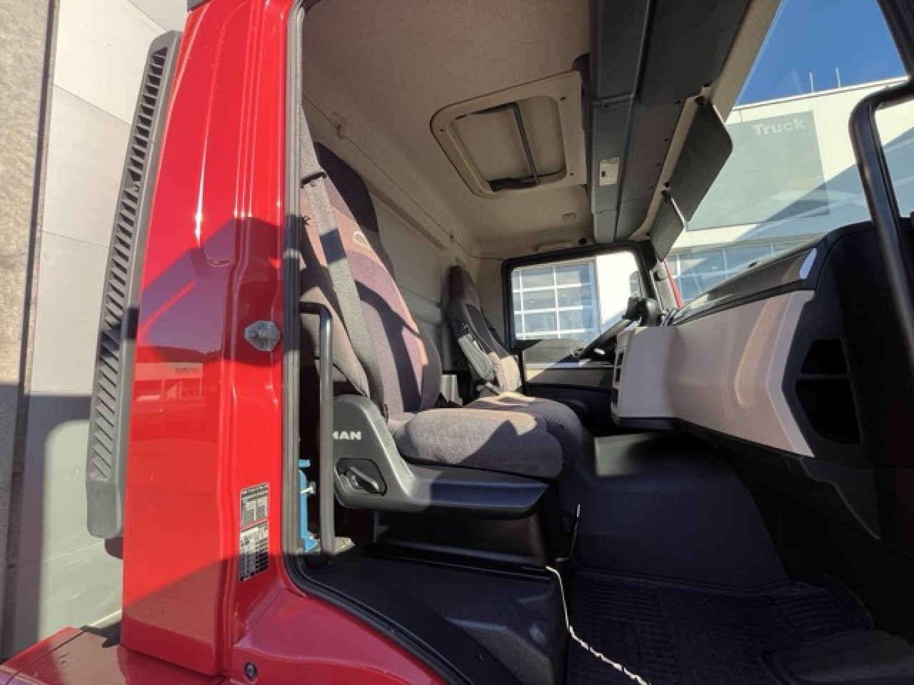 MAN TGM 18.320 4x2 BL Durchladbar - mit Tandemhänger - Kamion me tendë: foto 5 MAN TGM 18.320 4x2 BL Durchladbar - mit Tandemhänger - Kamion me tendë: foto 5