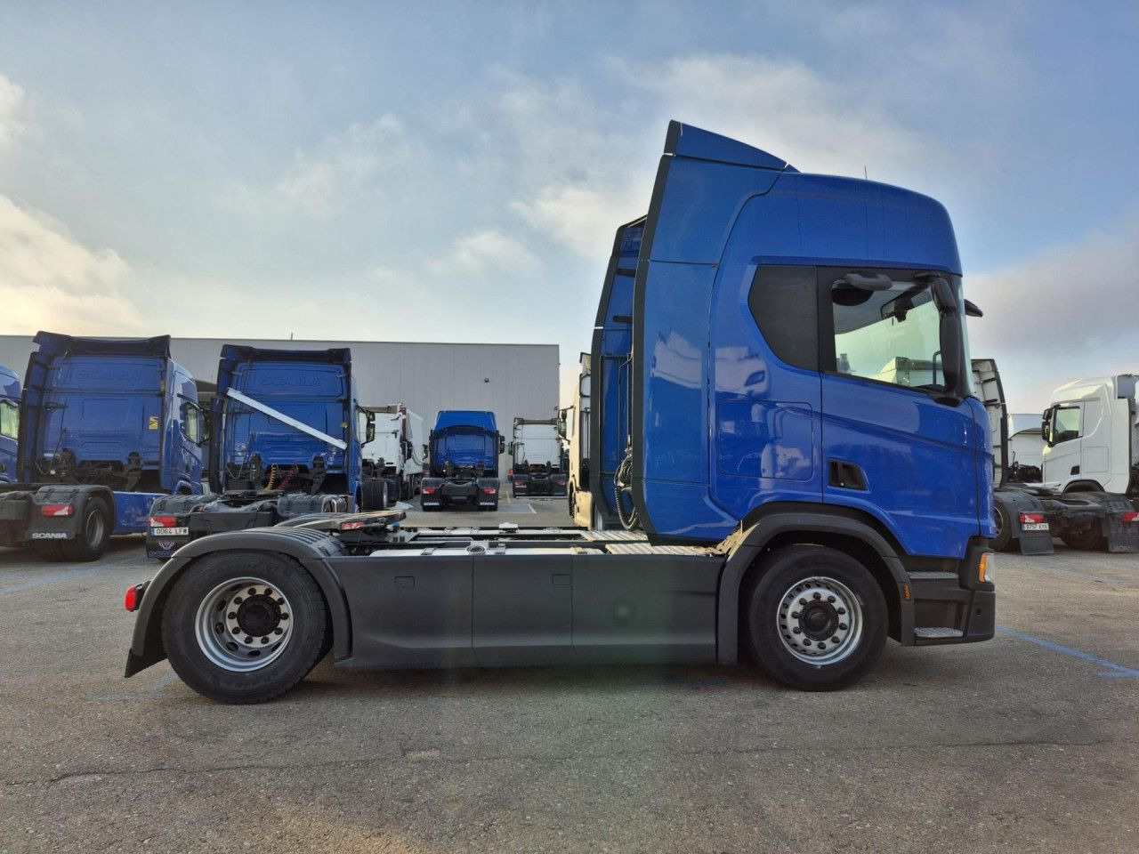 Scania R 450 - Gjysmë-kamion: foto 2 Scania R 450 - Gjysmë-kamion: foto 2