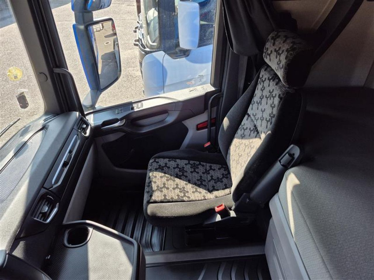 Scania R 450 - Gjysmë-kamion: foto 5 Scania R 450 - Gjysmë-kamion: foto 5