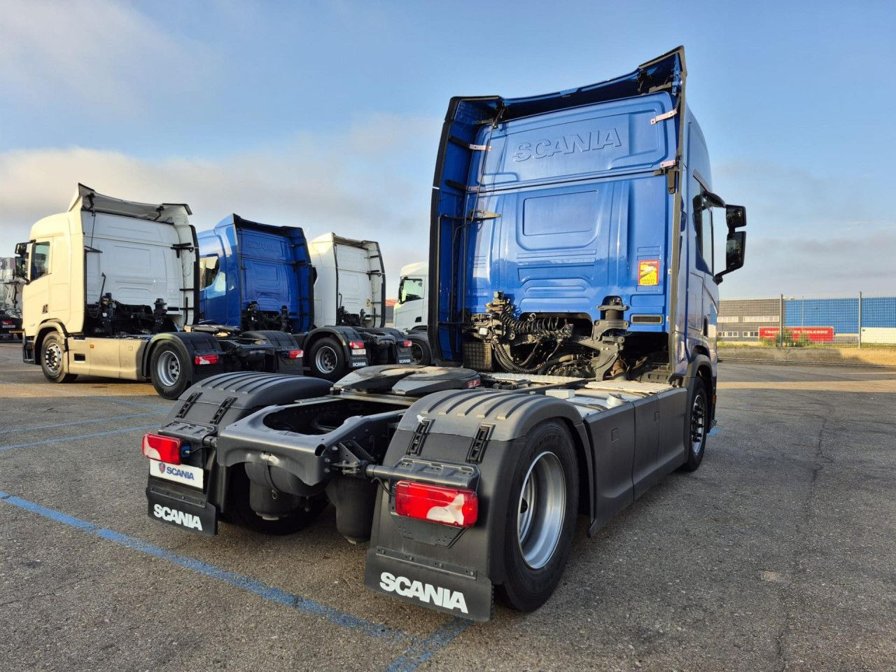 Scania R 450 - Gjysmë-kamion: foto 4 Scania R 450 - Gjysmë-kamion: foto 4