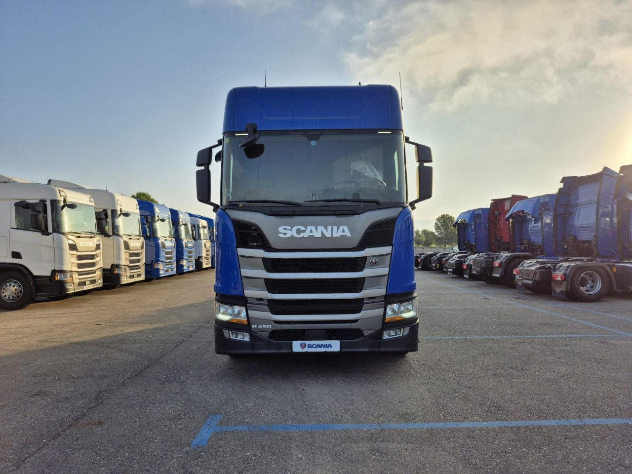 Scania R 450 - Gjysmë-kamion: foto 1 Scania R 450 - Gjysmë-kamion: foto 1