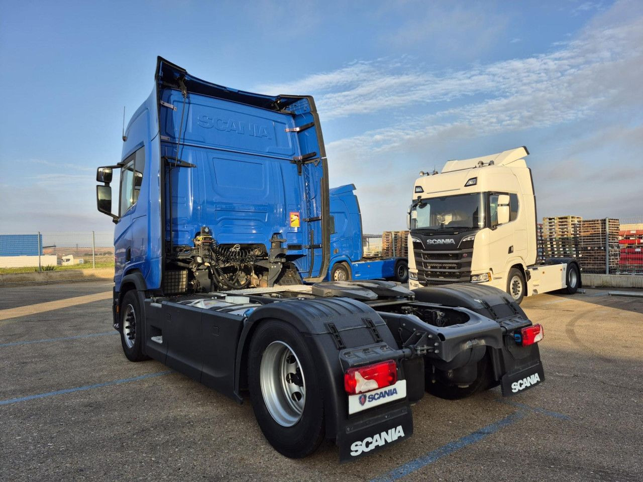 Scania R 450 - Gjysmë-kamion: foto 2 Scania R 450 - Gjysmë-kamion: foto 2