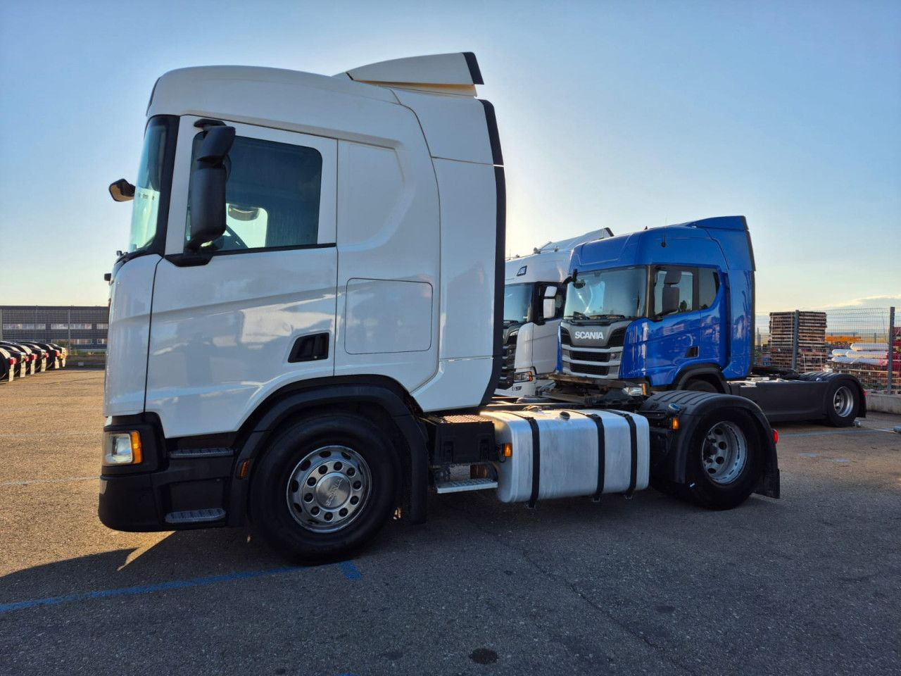 Scania R 450 - Gjysmë-kamion: foto 4 Scania R 450 - Gjysmë-kamion: foto 4