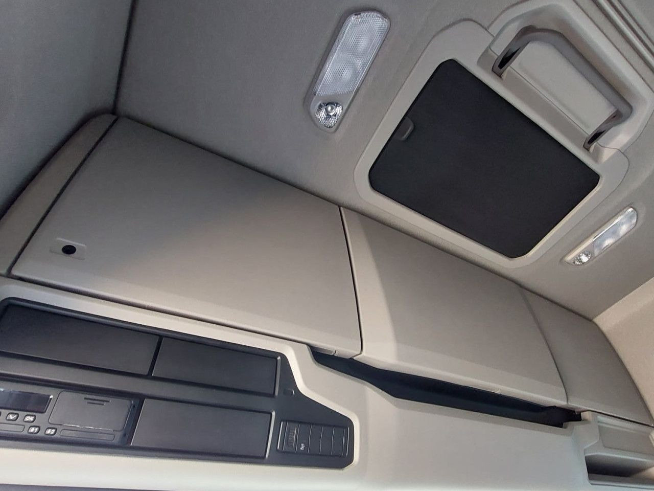 Scania R 460 - Gjysmë-kamion: foto 5 Scania R 460 - Gjysmë-kamion: foto 5