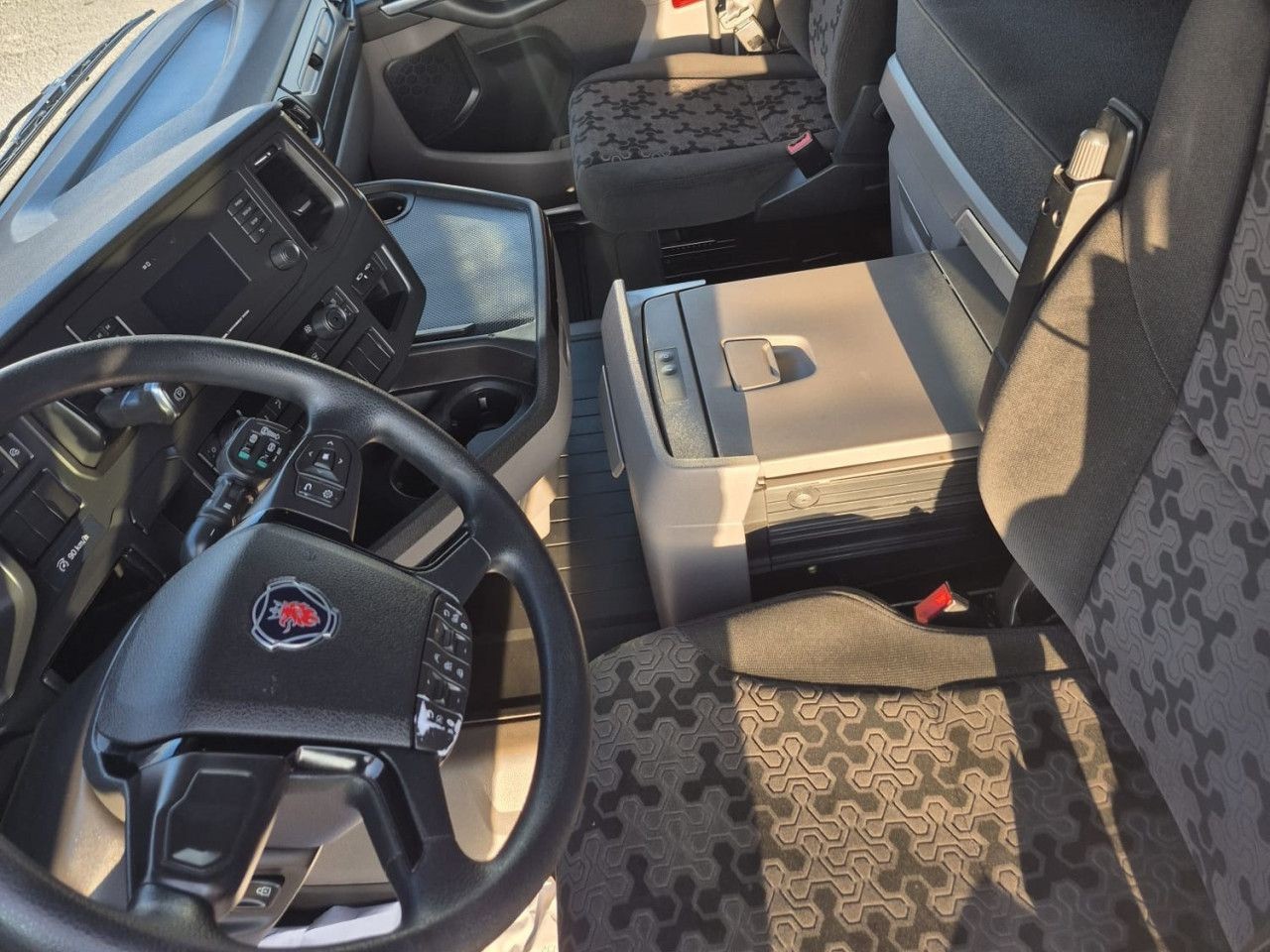 Scania R 590 - Gjysmë-kamion: foto 5 Scania R 590 - Gjysmë-kamion: foto 5