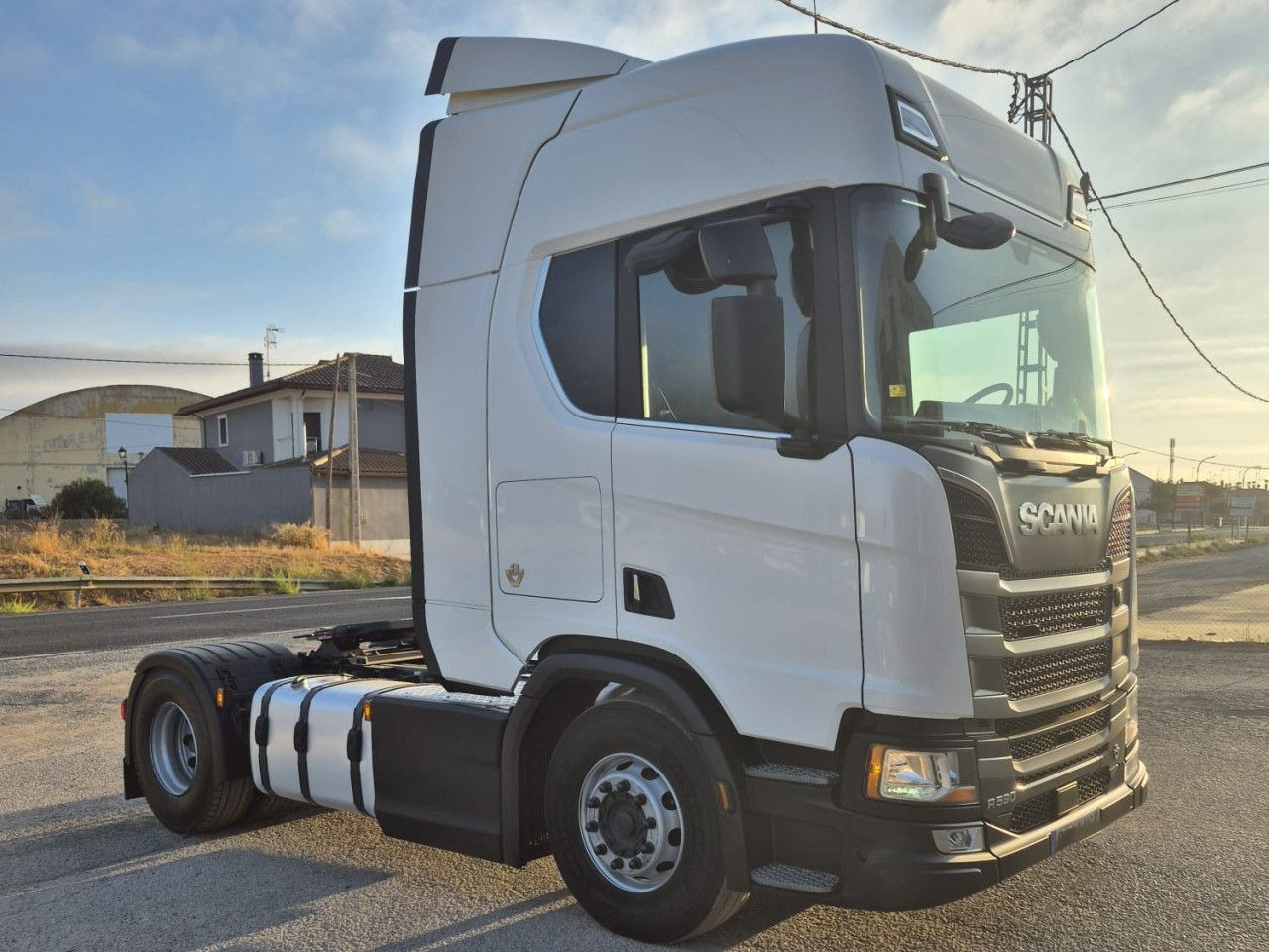 Scania R 590 - Gjysmë-kamion: foto 2 Scania R 590 - Gjysmë-kamion: foto 2
