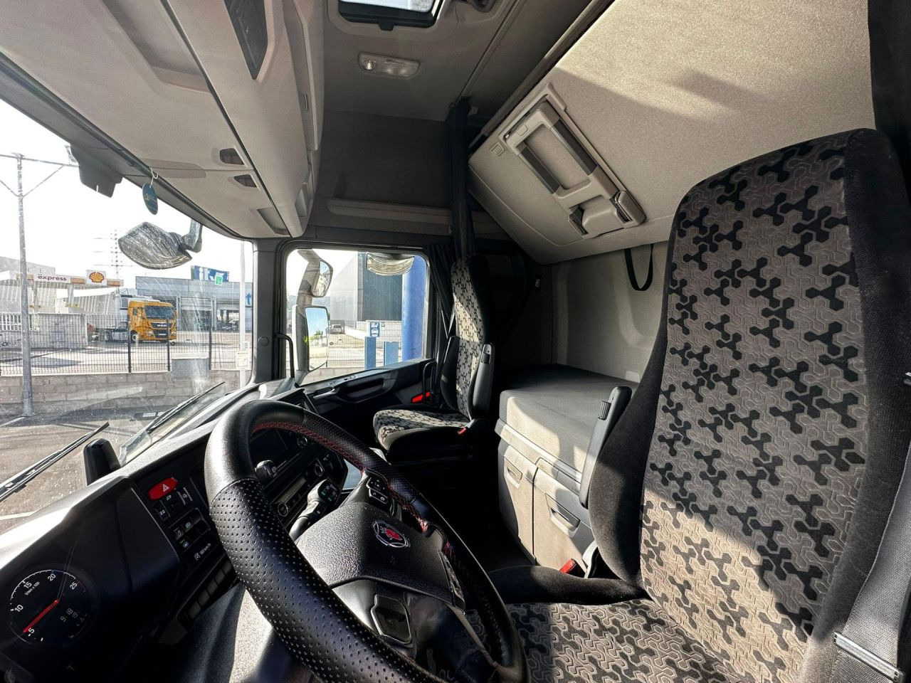 Scania S 450 - Gjysmë-kamion: foto 5 Scania S 450 - Gjysmë-kamion: foto 5