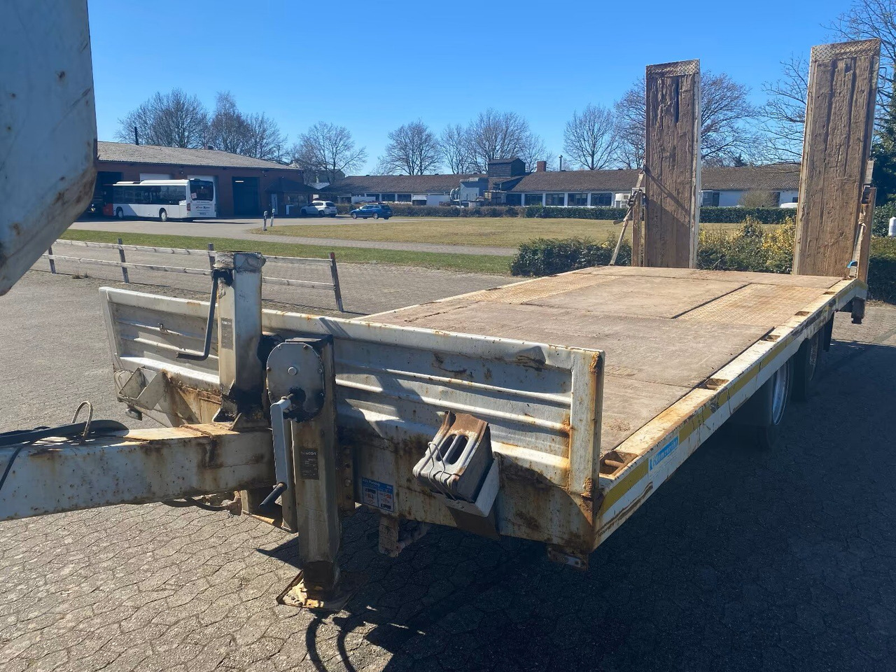 688/18000 688/18000 - Rimorkio me plan ngarkimi të ulët: foto 1 688/18000 688/18000 - Rimorkio me plan ngarkimi të ulët: foto 1