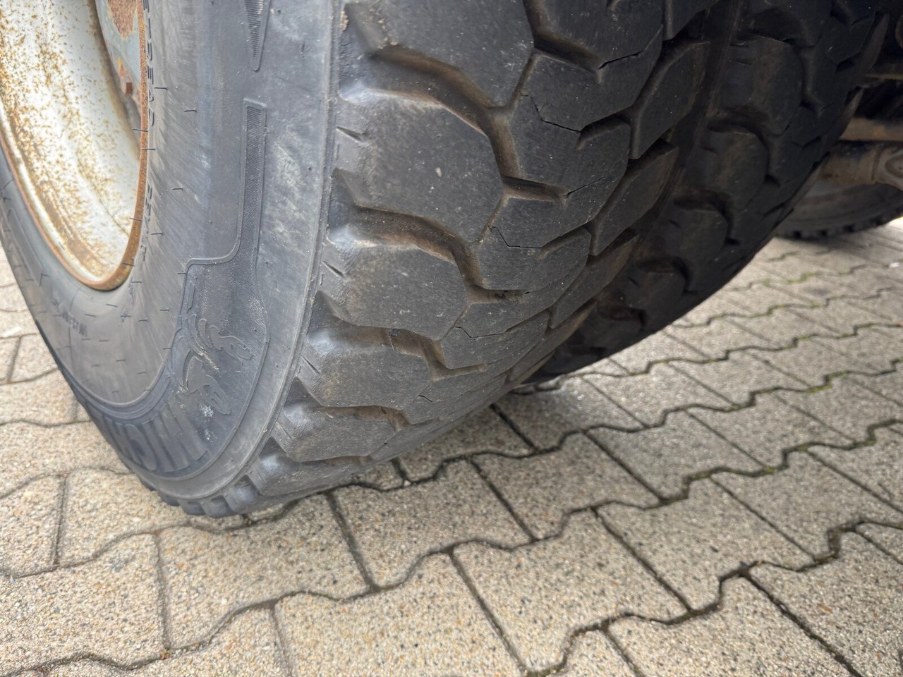 AD260T41 6x4 AD260T41 6x4, EEV - Kamion kabinë-shasi: foto 3 AD260T41 6x4 AD260T41 6x4, EEV - Kamion kabinë-shasi: foto 3