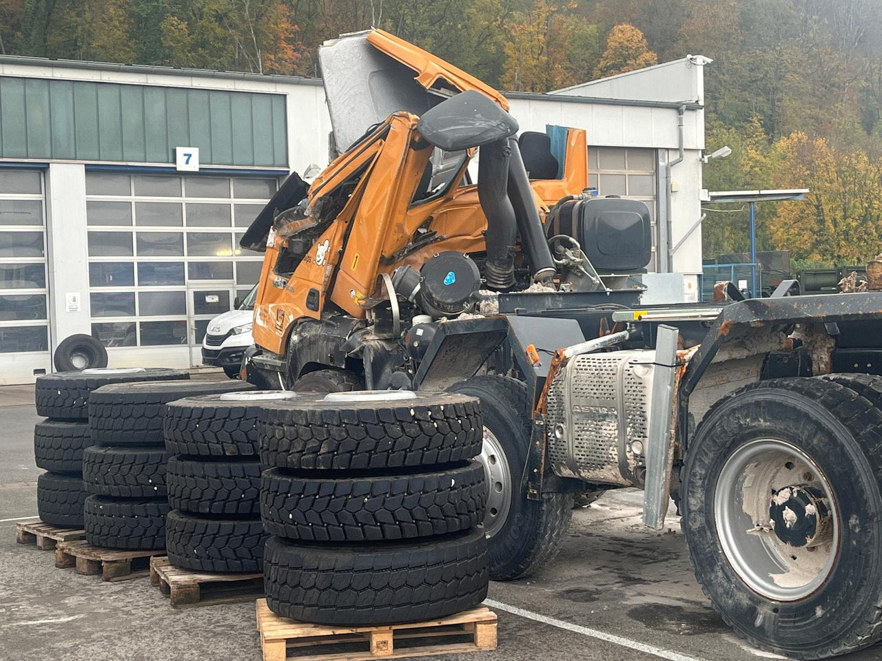 ASTRA HD9 86.50-90 8x6 ASTRA HD9 86.50-90 8x6, Unfallschaden, Cursor 13 - Kamion kabinë-shasi: foto 1 ASTRA HD9 86.50-90 8x6 ASTRA HD9 86.50-90 8x6, Unfallschaden, Cursor 13 - Kamion kabinë-shasi: foto 1