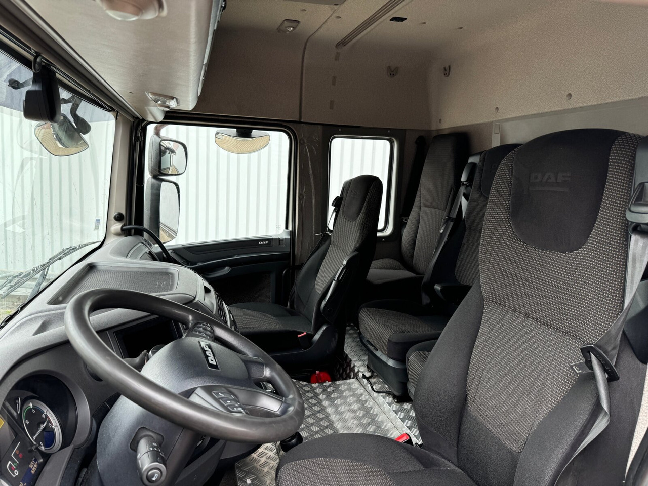 DAF XF 410 FA 4x2 XF 410 FA 4x2, Fahrschule, 2x AHK, 6 Sitze - Kamion me karroceri të hapur: foto 3 DAF XF 410 FA 4x2 XF 410 FA 4x2, Fahrschule, 2x AHK, 6 Sitze - Kamion me karroceri të hapur: foto 3