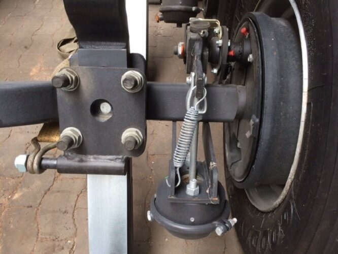 EuroCargo ML160E32 4x2 EuroCargo ML160E32 4x2 mit Teilen für Anhänger und Aufbauten - Autotransportues: foto 4 EuroCargo ML160E32 4x2 EuroCargo ML160E32 4x2 mit Teilen für Anhänger und Aufbauten - Autotransportues: foto 4