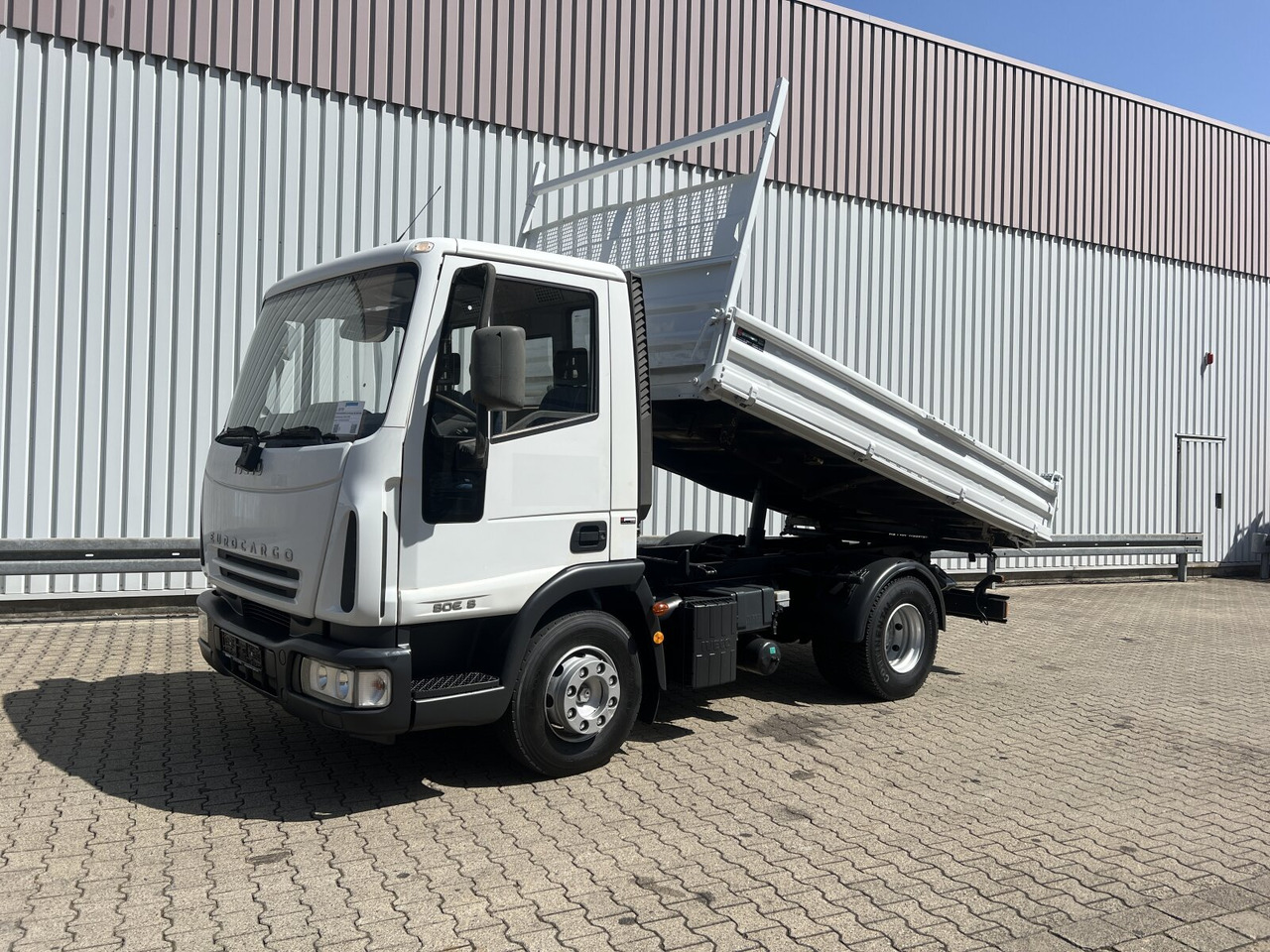 EuroCargo ML80E18K 4x2 EuroCargo ML80E18K 4x2 - Kamion vetëshkarkues: foto 1 EuroCargo ML80E18K 4x2 EuroCargo ML80E18K 4x2 - Kamion vetëshkarkues: foto 1