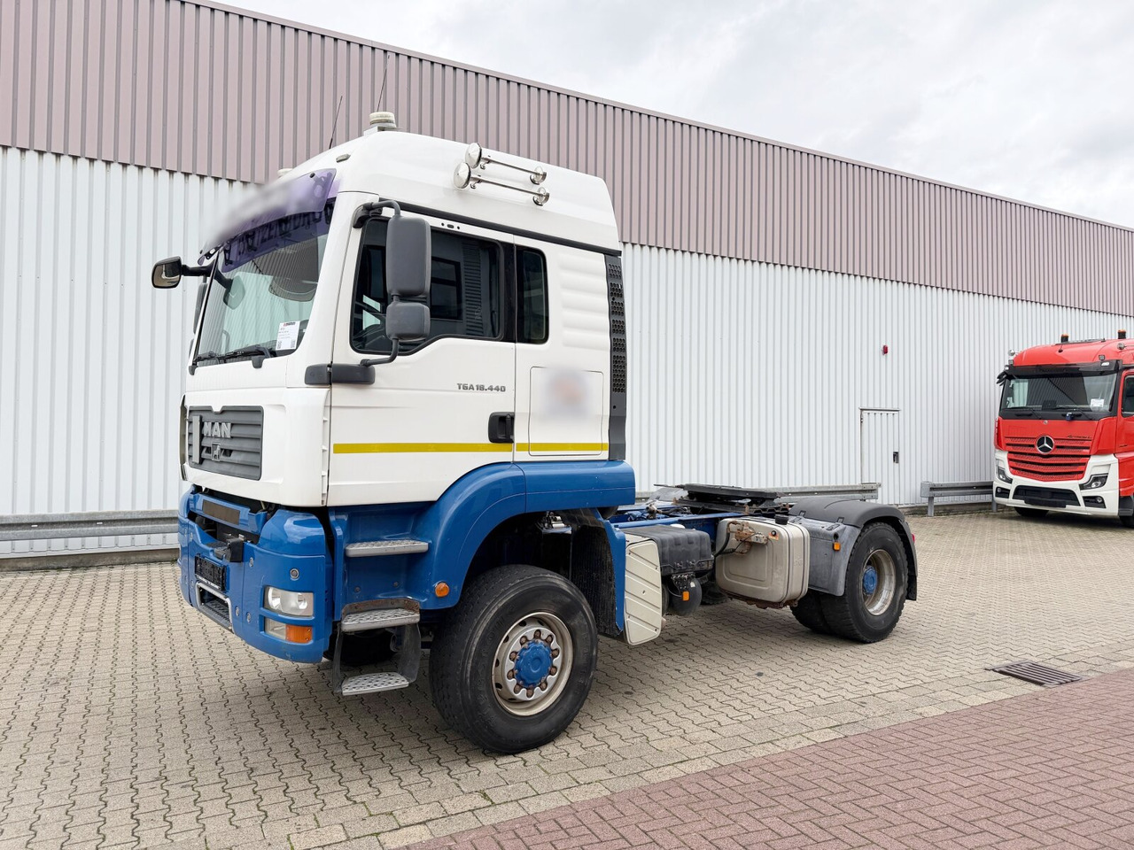 MAN TGA 18.440 4x4 BL TGA 18.440 4x4 BL, Hydraulik - Gjysmë-kamion: foto 1 MAN TGA 18.440 4x4 BL TGA 18.440 4x4 BL, Hydraulik - Gjysmë-kamion: foto 1