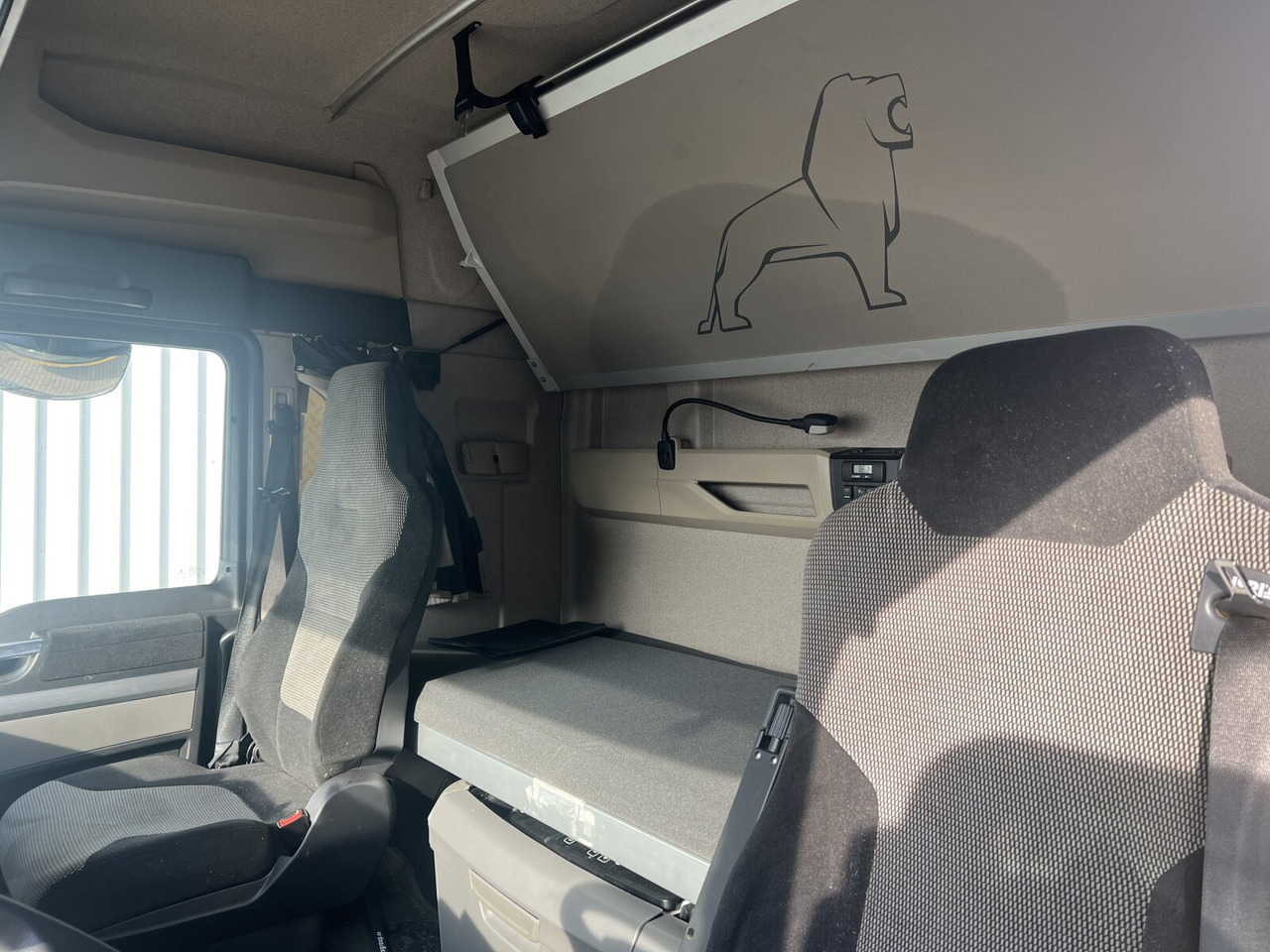 MAN TGX 18.500 4X2 LLS TGX 18.500 4X2 LLS, Retarder, Vollumer - Gjysmë-kamion: foto 4 MAN TGX 18.500 4X2 LLS TGX 18.500 4X2 LLS, Retarder, Vollumer - Gjysmë-kamion: foto 4