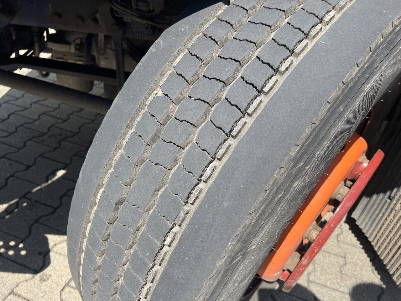MAN TGX 26.500 6X2/4 BLS TGX 26.500 6X2/4 BLS, Intarder, Vorlauflenk-/lift, XXL-Fahrerhaus, 70t - Gjysmë-kamion: foto 4 MAN TGX 26.500 6X2/4 BLS TGX 26.500 6X2/4 BLS, Intarder, Vorlauflenk-/lift, XXL-Fahrerhaus, 70t - Gjysmë-kamion: foto 4
