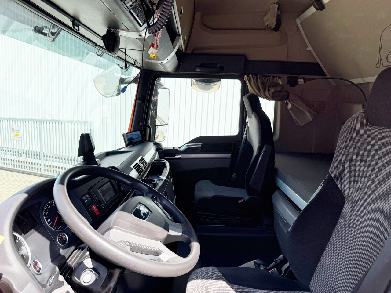 MAN TGX 26.510 6X2/4 BLS TGX 26.510 6X2/4 BLS, Intarder, Vorlauflenk-/lift, XLX-Fahrerhaus, Standklima - Gjysmë-kamion: foto 2 MAN TGX 26.510 6X2/4 BLS TGX 26.510 6X2/4 BLS, Intarder, Vorlauflenk-/lift, XLX-Fahrerhaus, Standklima - Gjysmë-kamion: foto 2