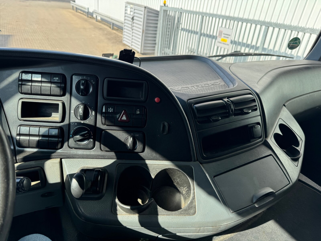 Mercedes-Benz Actros 1844 LS 4x2 Actros 1844 LS 4x2, Kipphydraulik - Gjysmë-kamion: foto 3 Mercedes-Benz Actros 1844 LS 4x2 Actros 1844 LS 4x2, Kipphydraulik - Gjysmë-kamion: foto 3