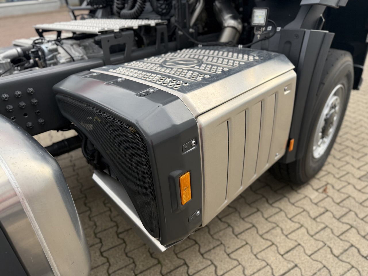 Mercedes-Benz Arocs 1853 AS 4x4 Arocs 1853 AS 4x4, Retarder, MultimediaCockpit, Navi - Gjysmë-kamion: foto 3 Mercedes-Benz Arocs 1853 AS 4x4 Arocs 1853 AS 4x4, Retarder, MultimediaCockpit, Navi - Gjysmë-kamion: foto 3