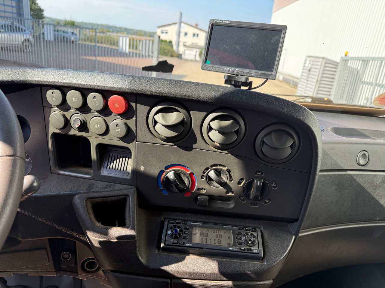 Iveco Daily 65C15D 4x2 Doka Daily 65C15D 4x2 Doka, Grüne Plakette, City-Abroller - Kamion vetëngarkues: foto 3 Iveco Daily 65C15D 4x2 Doka Daily 65C15D 4x2 Doka, Grüne Plakette, City-Abroller - Kamion vetëngarkues: foto 3