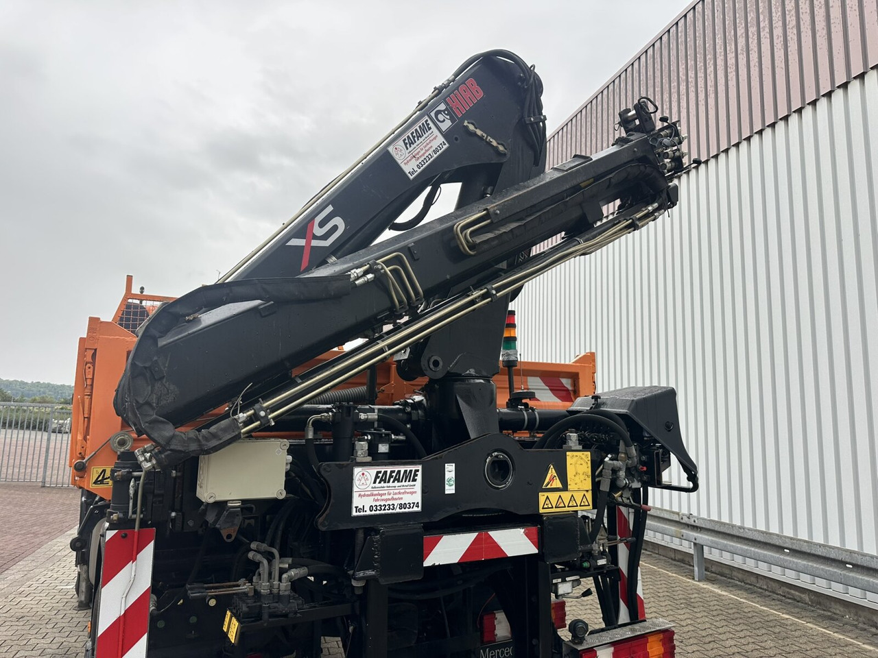 Unimog U500 4x4 U500 4x4 405/40 mit Heckkran Hiab 077-1 HiDuo, absattelbar, Funk - Kamioncine: foto 3 Unimog U500 4x4 U500 4x4 405/40 mit Heckkran Hiab 077-1 HiDuo, absattelbar, Funk - Kamioncine: foto 3