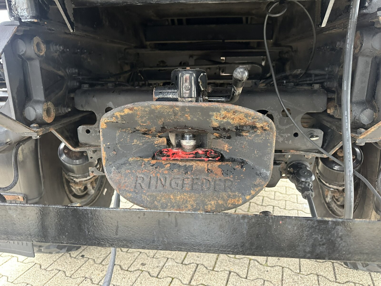 Unimog U500 4x4 U500 4x4 405/40 mit Heckkran Hiab 077-1 HiDuo, absattelbar, Funk - Kamioncine: foto 4 Unimog U500 4x4 U500 4x4 405/40 mit Heckkran Hiab 077-1 HiDuo, absattelbar, Funk - Kamioncine: foto 4