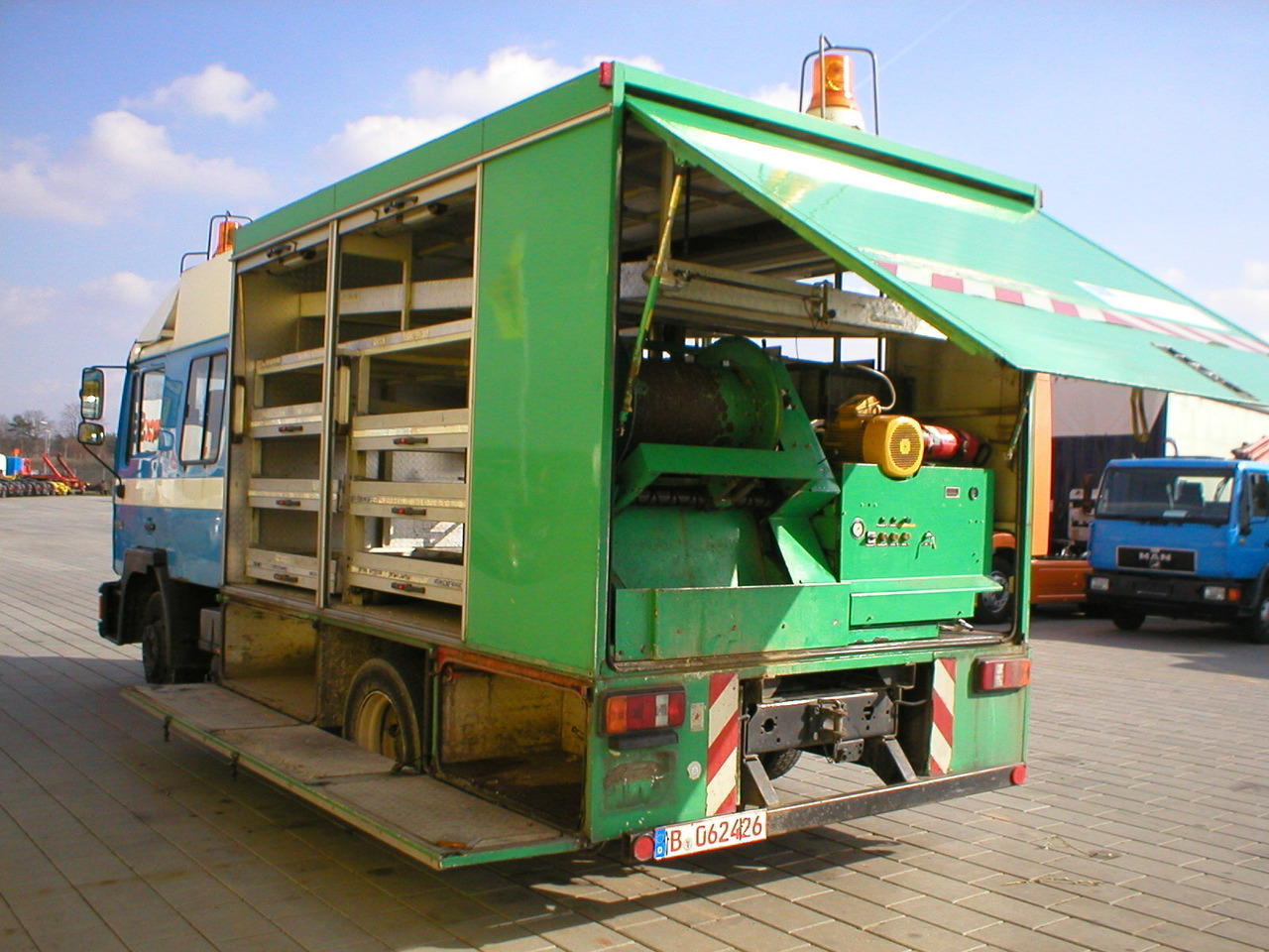 MAN M02 12.232 4x2 Spülwagen - Kamioni: foto 2 MAN M02 12.232 4x2 Spülwagen - Kamioni: foto 2