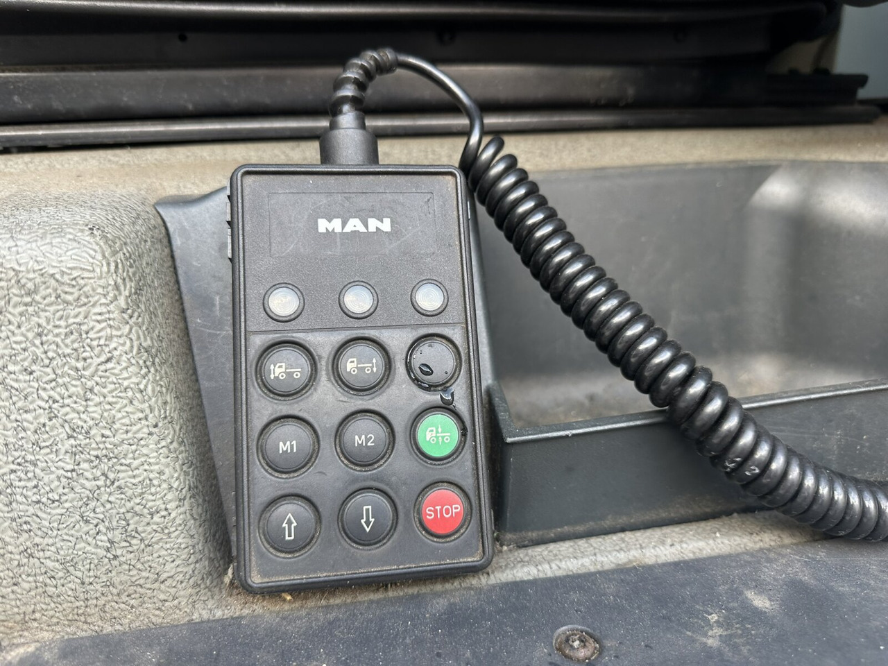 MAN TGA 18.350 4x2 LL TGA 18.350 4x2 LL, Fahrschulausstattung - Kamioni: foto 5 MAN TGA 18.350 4x2 LL TGA 18.350 4x2 LL, Fahrschulausstattung - Kamioni: foto 5