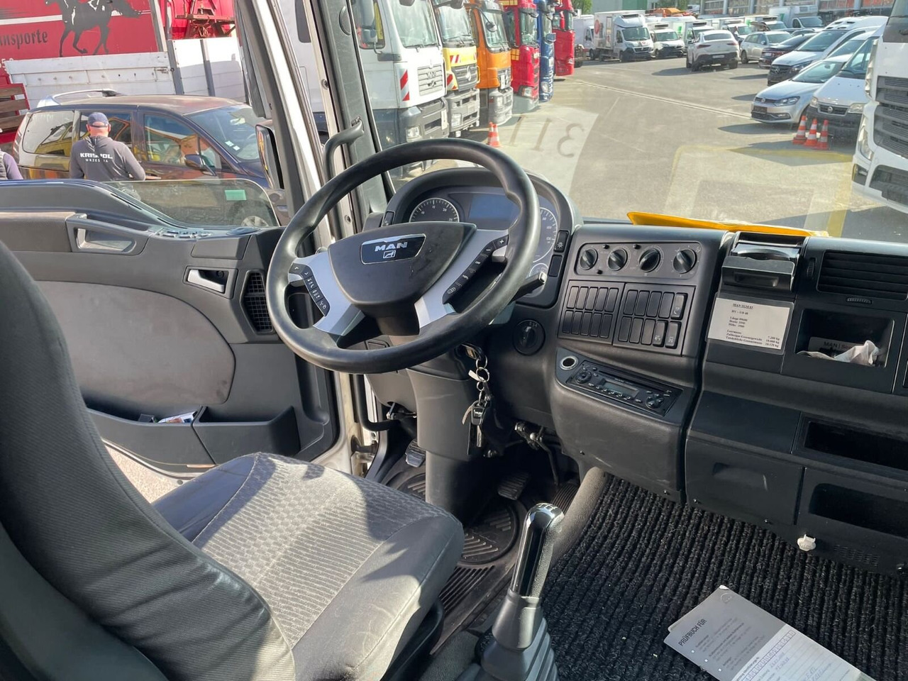 MAN TGM 18.330 4X2 LL TGM 18.330 4X2 LL, Fahrschulausstattung - Kamioni: foto 2 MAN TGM 18.330 4X2 LL TGM 18.330 4X2 LL, Fahrschulausstattung - Kamioni: foto 2